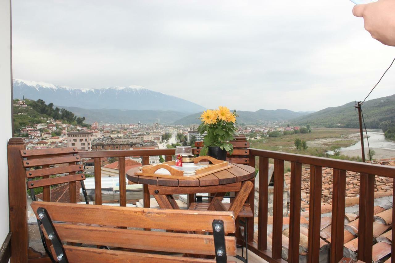 Guesthouse Arjan Berat Exterior photo