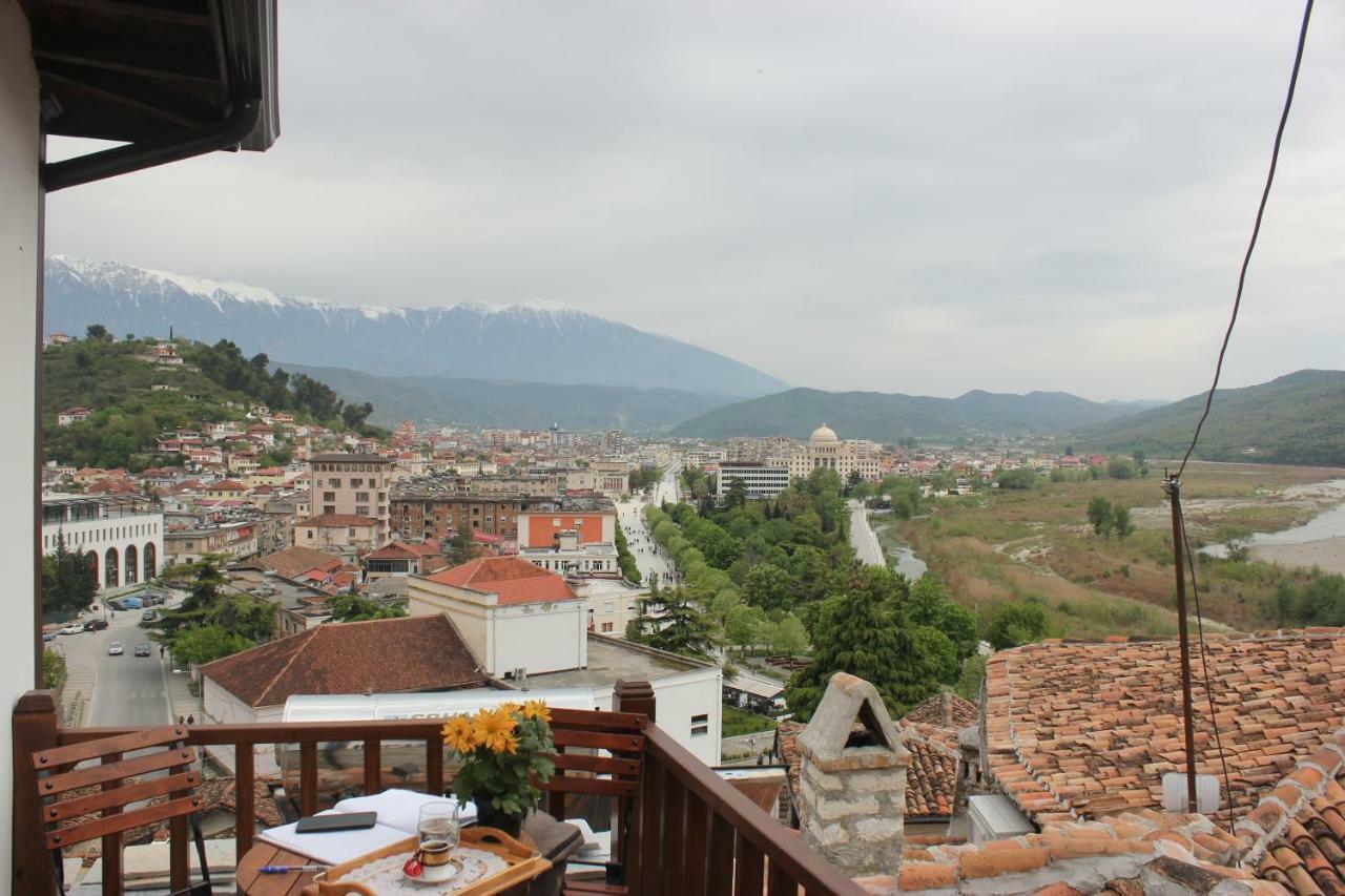 Guesthouse Arjan Berat Exterior photo