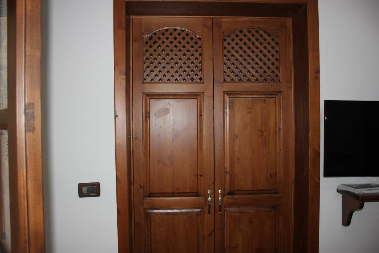 Guesthouse Arjan Berat Exterior photo