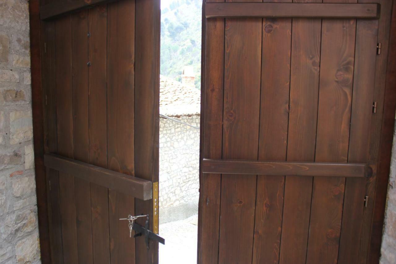 Guesthouse Arjan Berat Exterior photo