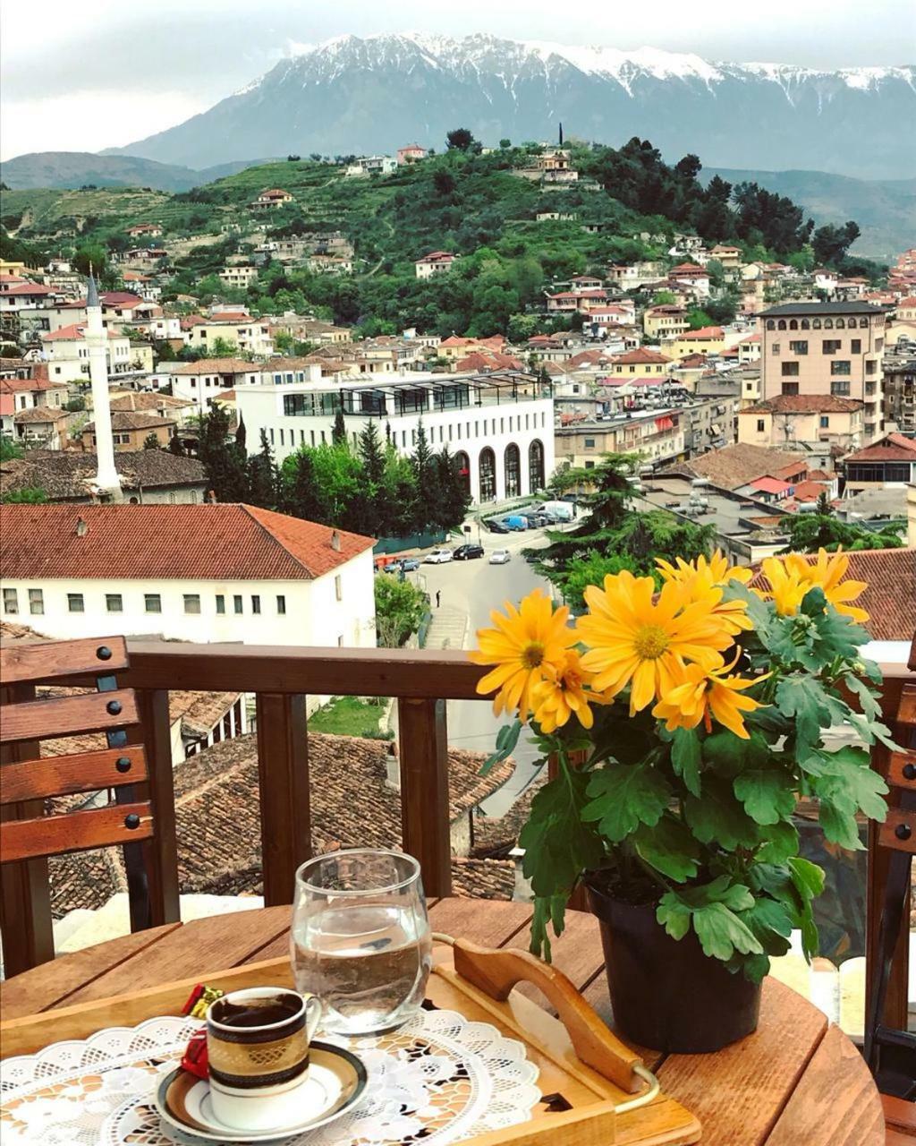 Guesthouse Arjan Berat Exterior photo