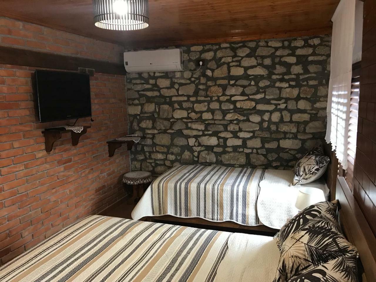 Guesthouse Arjan Berat Exterior photo