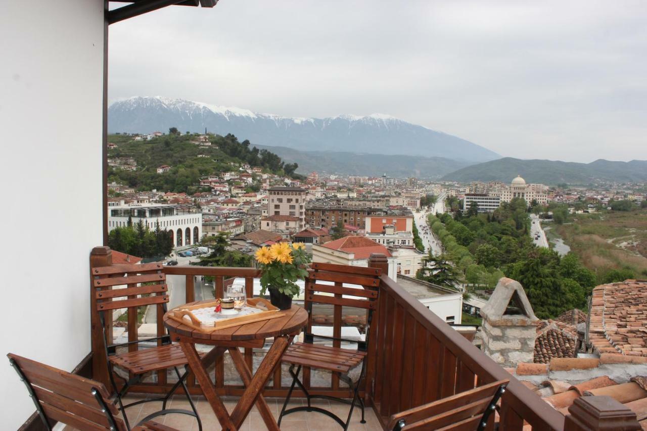 Guesthouse Arjan Berat Exterior photo