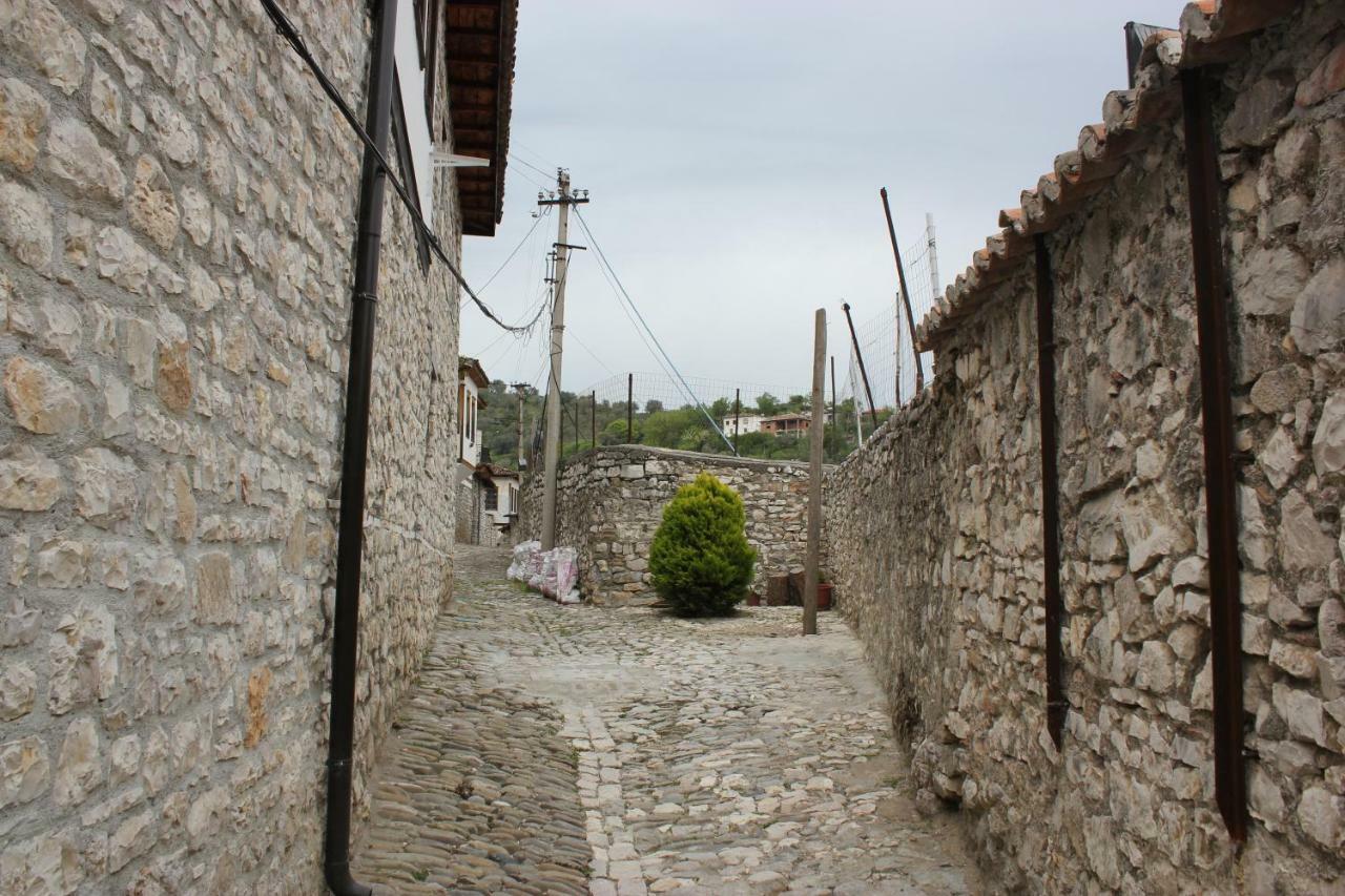 Guesthouse Arjan Berat Exterior photo