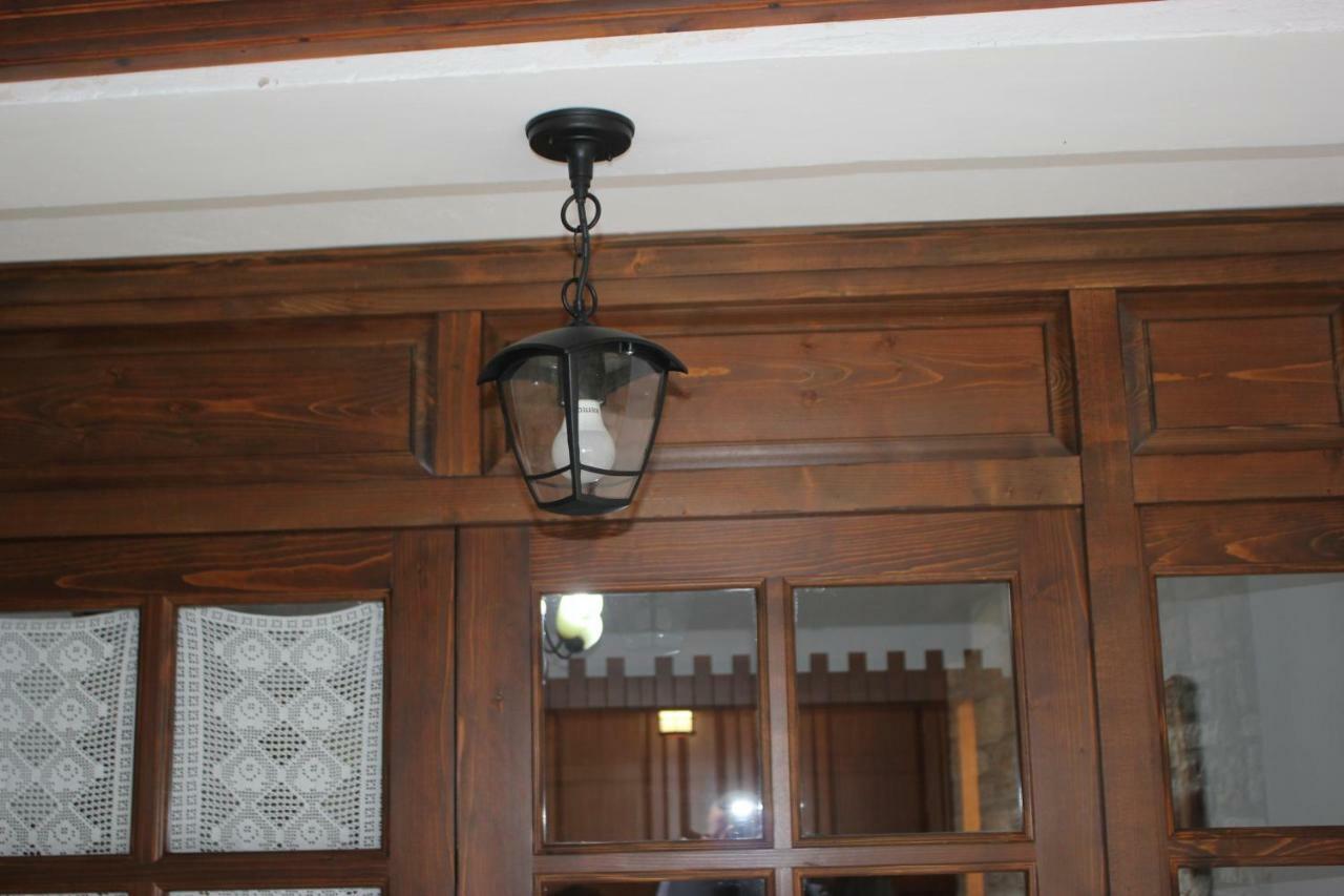 Guesthouse Arjan Berat Exterior photo