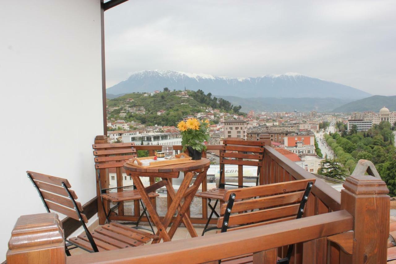 Guesthouse Arjan Berat Exterior photo