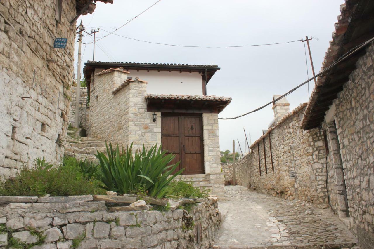 Guesthouse Arjan Berat Exterior photo