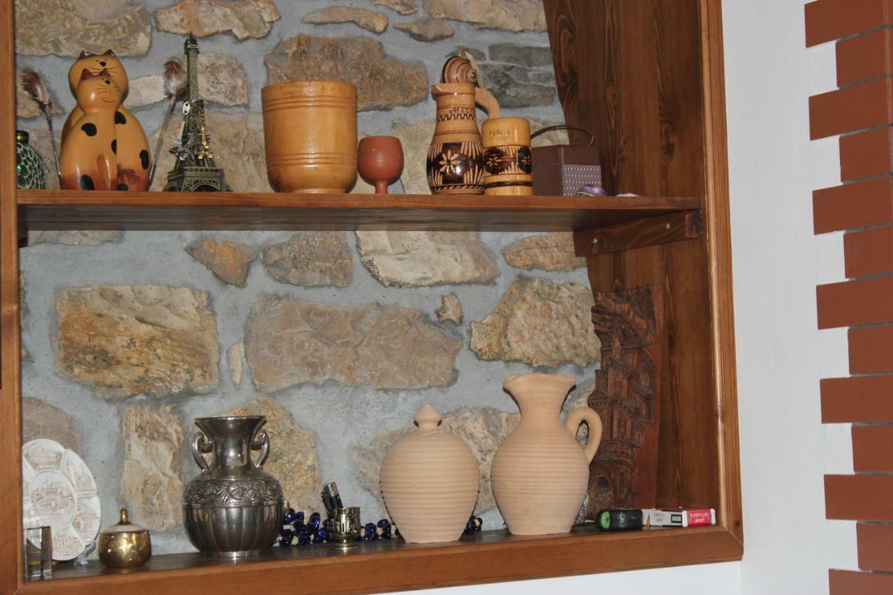 Guesthouse Arjan Berat Exterior photo